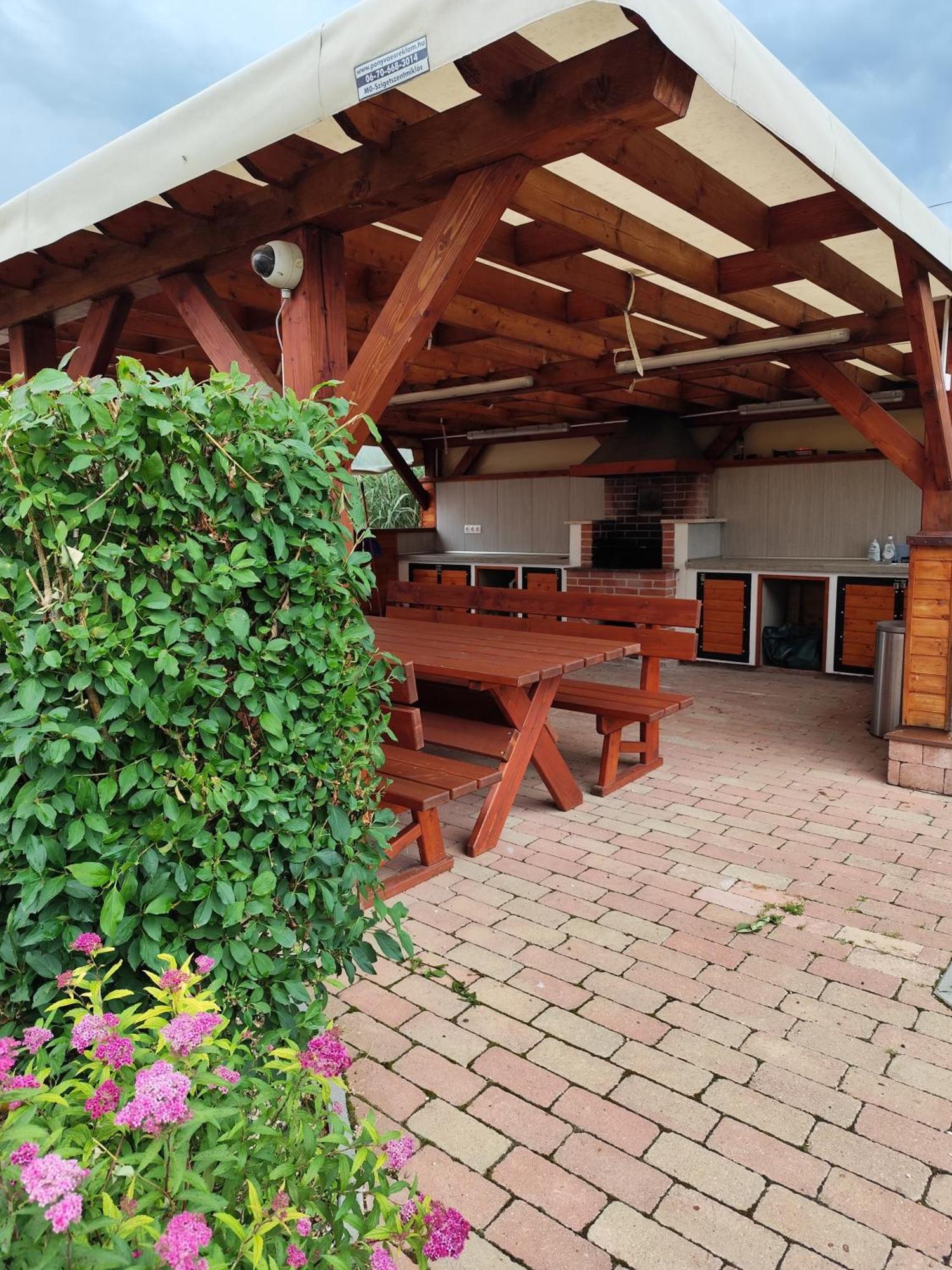 Aranymandula Apartmanok Balatonakali Exterior foto