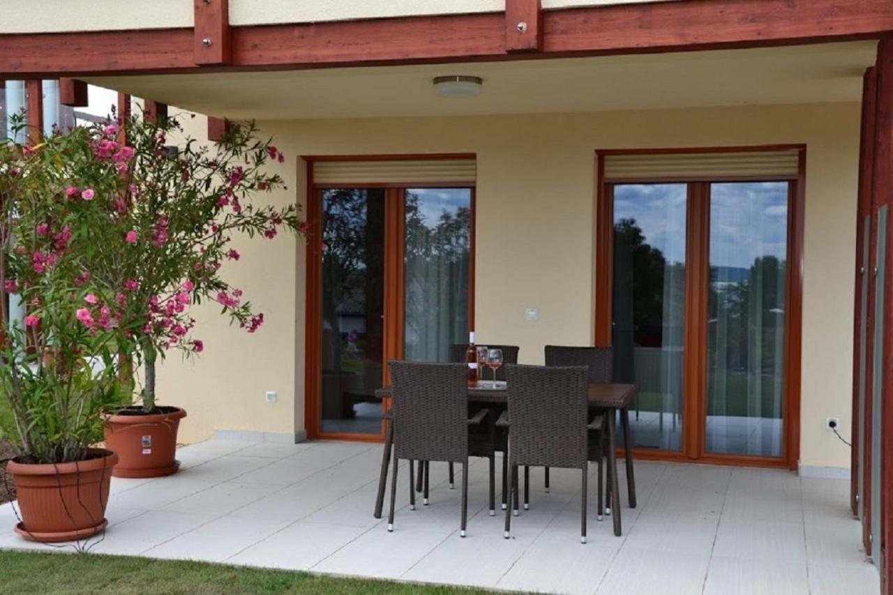 Aranymandula Apartmanok Balatonakali Exterior foto
